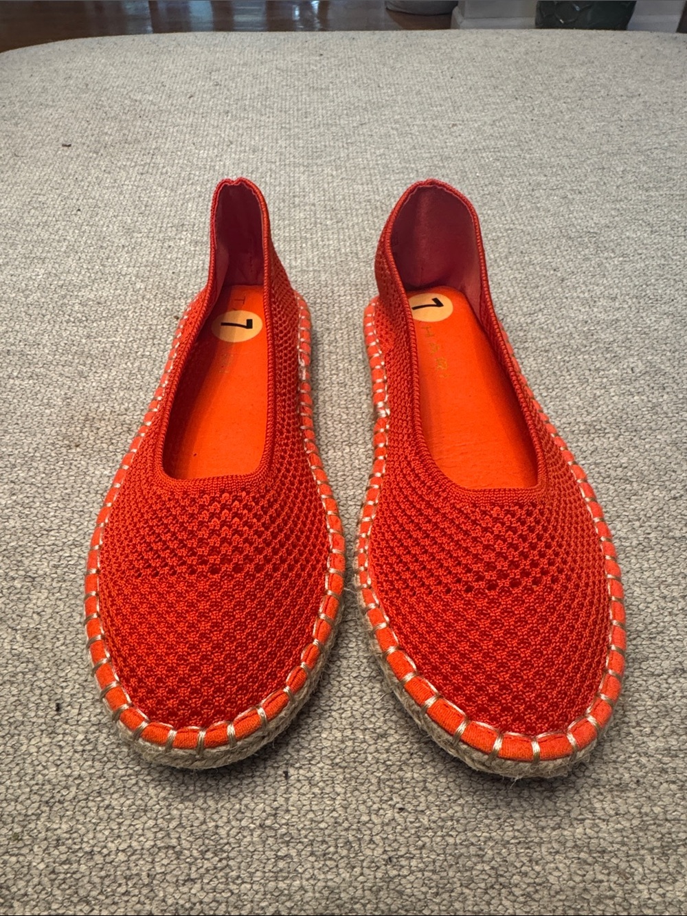 Tahari Red Knit Pointed Toe Ballet Flats Size 7 NWOT
